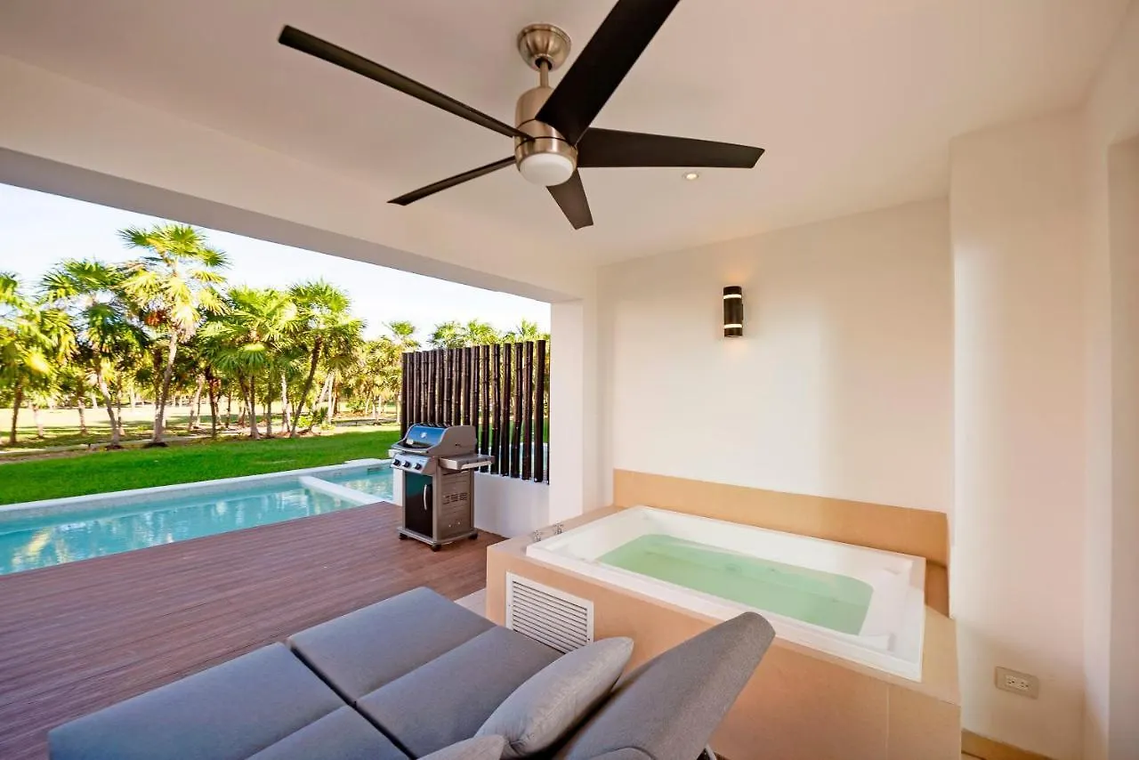 Апартаменты Mareazul Luxury Beach Front Complex Secret Paradise Плая-дель-Кармен